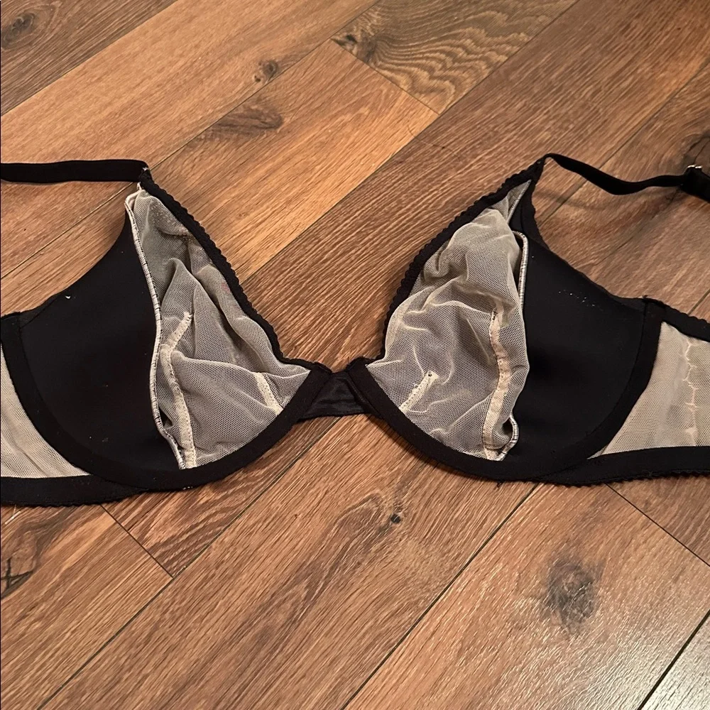 Victoria’s Secret Inlined Plunge Bra 34DDD - Picture 6 of 8